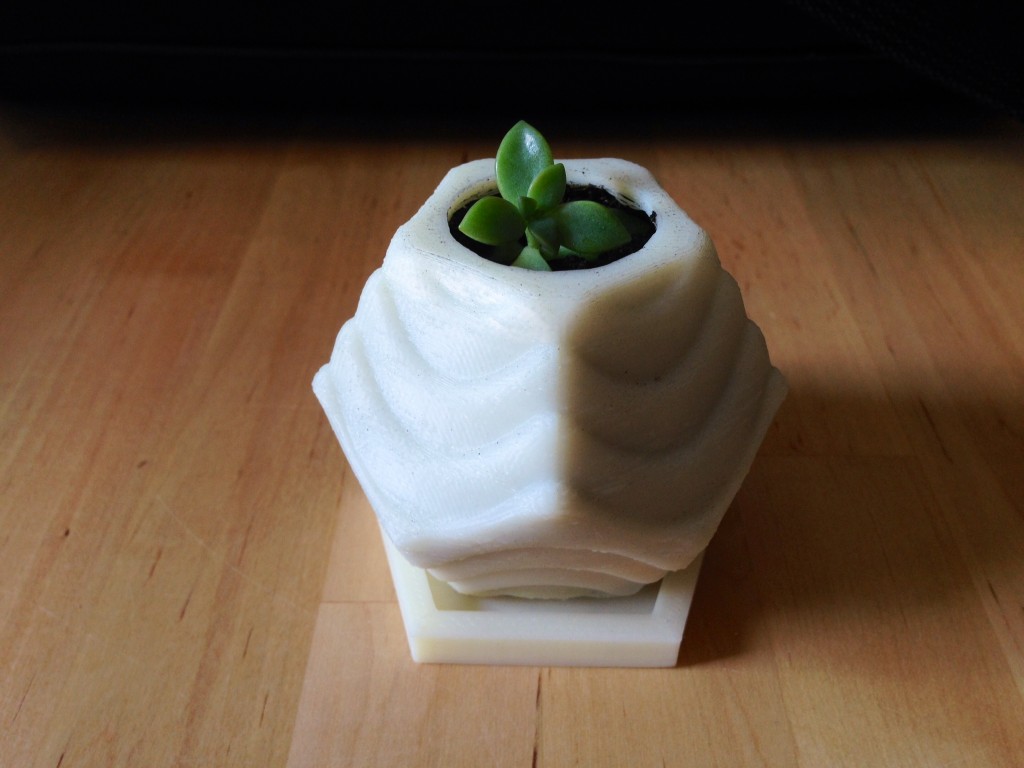 We 3D print a plant pot for Father's Day.