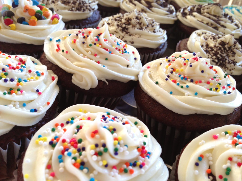 Serena and Erin bake cupcakes for a friend, and end up sampling about a third of them before delivery.